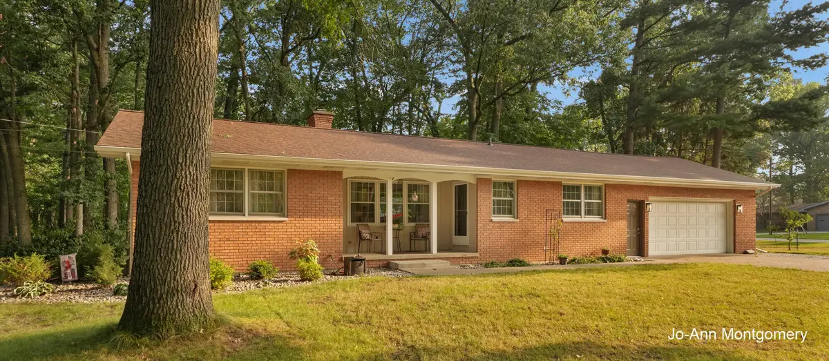 835 E Fennwood Circle, Muskegon, MI 49445 - #1