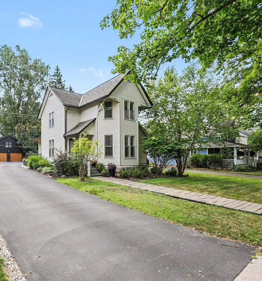 521 W Middle Street, Chelsea, MI 48118 - #2