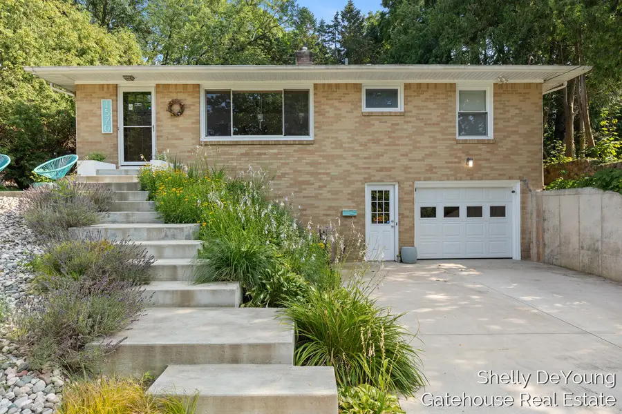 1570 E Terrace Street Ne, Grand Rapids, MI 49503 - #2