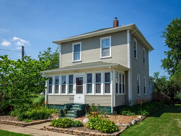 24 W Linden Street W, Three Oaks, MI 49128