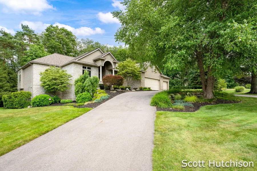 112 Stonehenge Drive Sw, Grandville, MI 49418 - #2