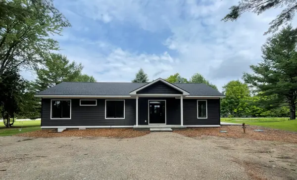8279 Cherry Avenue, Rapid City, MI 49676