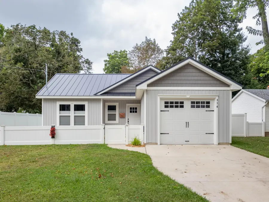 314 S Linden Street, Marshall, MI 49068 - #2