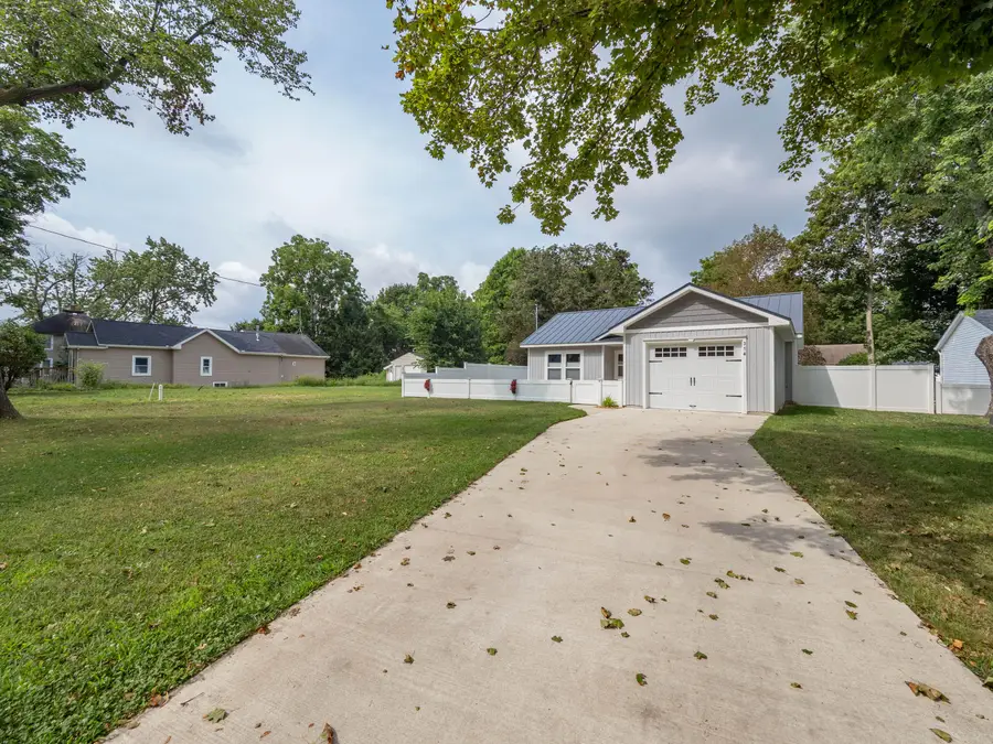 314 S Linden Street, Marshall, MI 49068 - #3