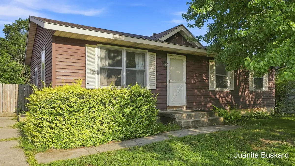3675 Bluebird Avenue Sw, Wyoming, MI 49519 - #1
