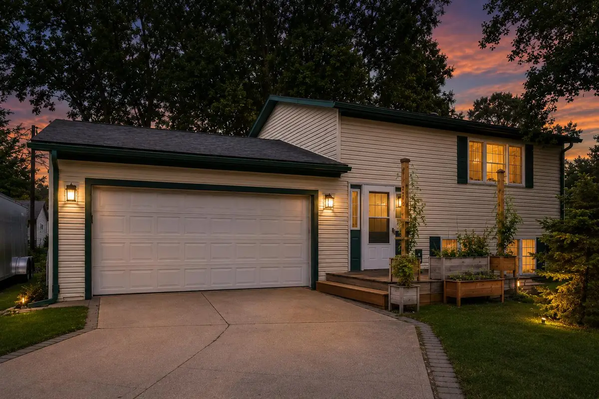 210 W 4th Street, Lawton, MI 49065 - #1