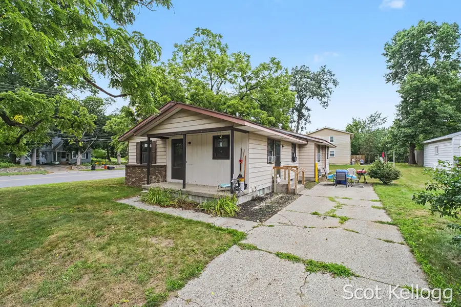 3822-3824 Burlingame Avenue Sw, Wyoming, MI 49509 - #3
