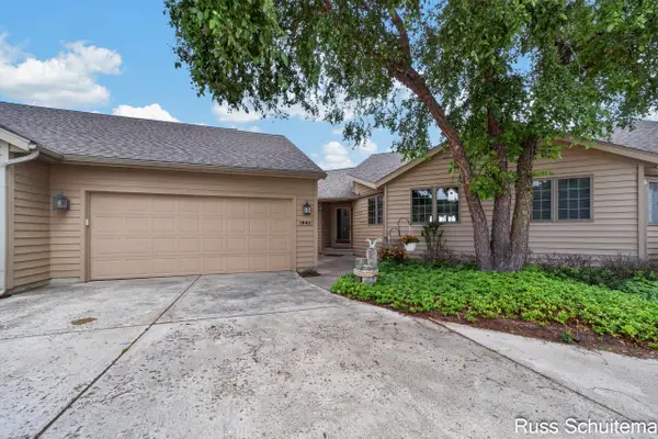 1682 W Harbour Towne Circle, Muskegon, MI 49441