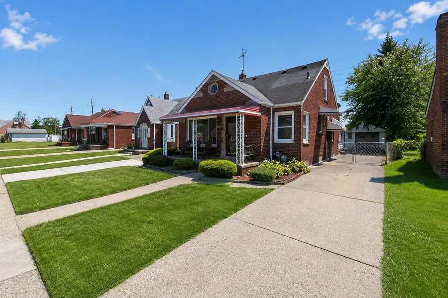 15640 Stricker Avenue, Eastpointe, MI 48021 - #2