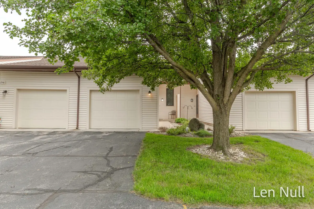 2742 Stonebluff Drive Sw, Wyoming, MI 49519 - #1