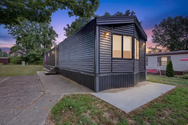 10597 Peachtree Street, Plainwell, MI 49080