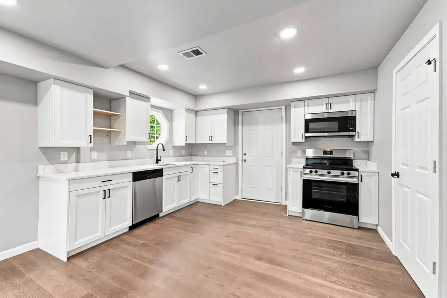 109 Michigan Avenue, Hartford, MI 49057 - #2