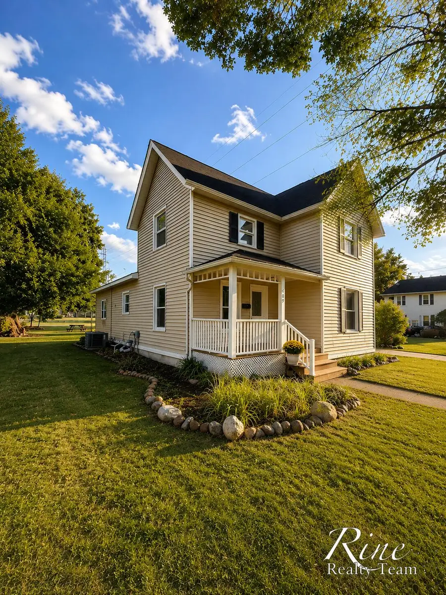 409 W Maple Street, Wayland, MI 49348 - #2