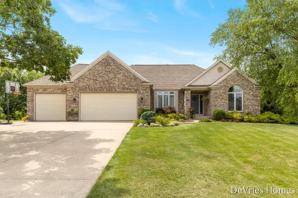 6311 Summerhill Drive, Hudsonville, MI 49426