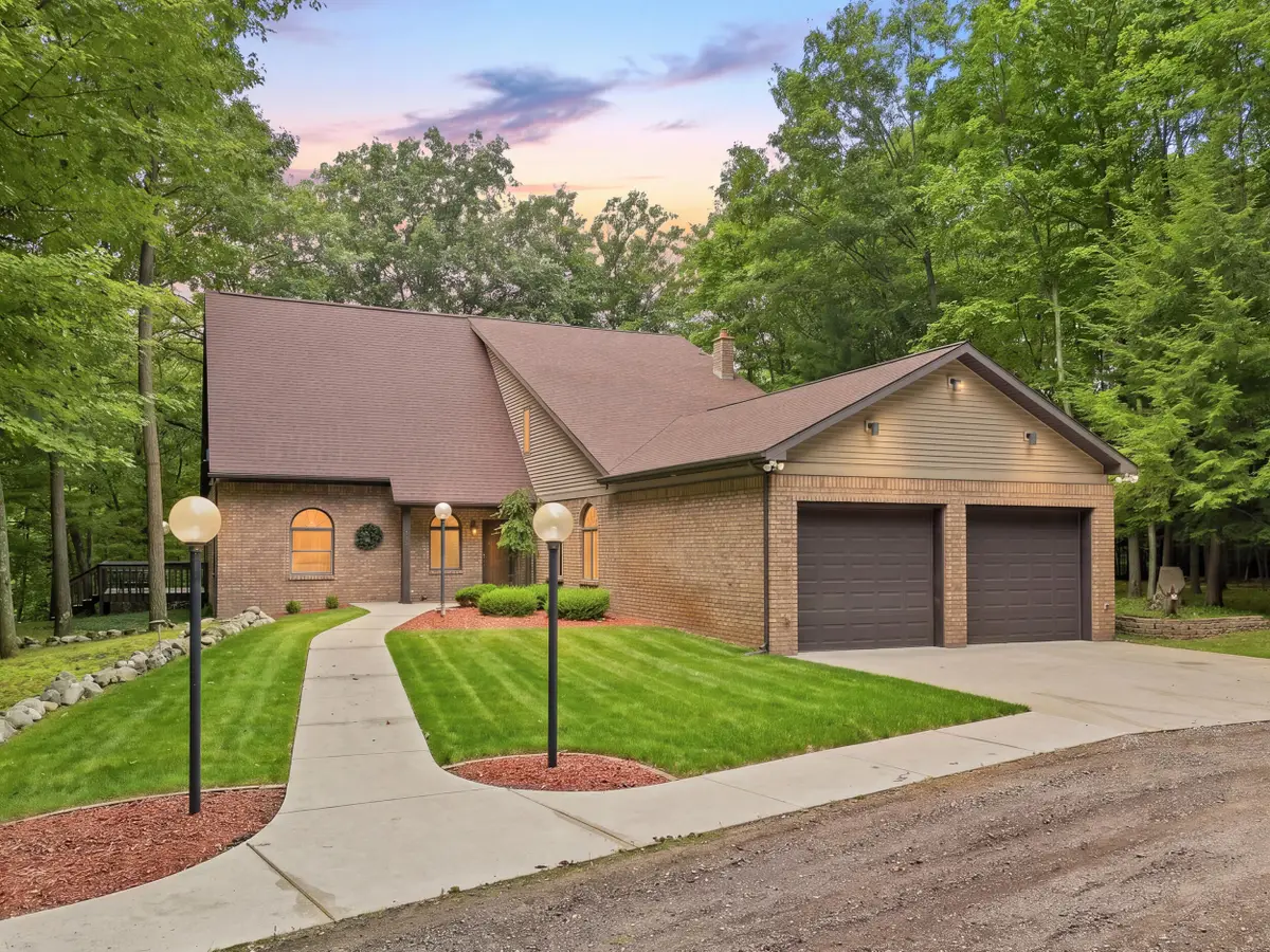 8423 S Harnden Drive, Fremont, MI 49412 - #1