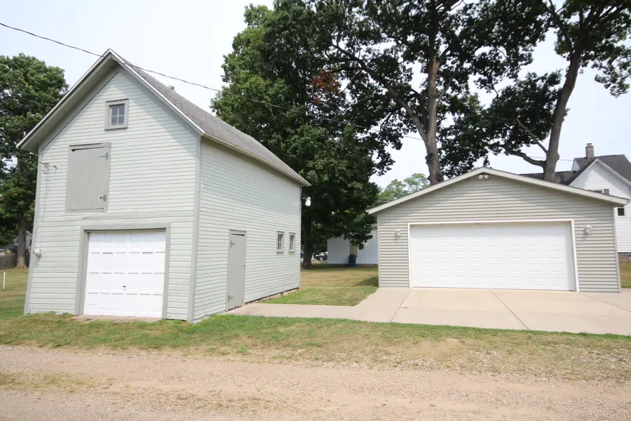 208 S Michigan Avenue, Vicksburg, MI 49097 - #3