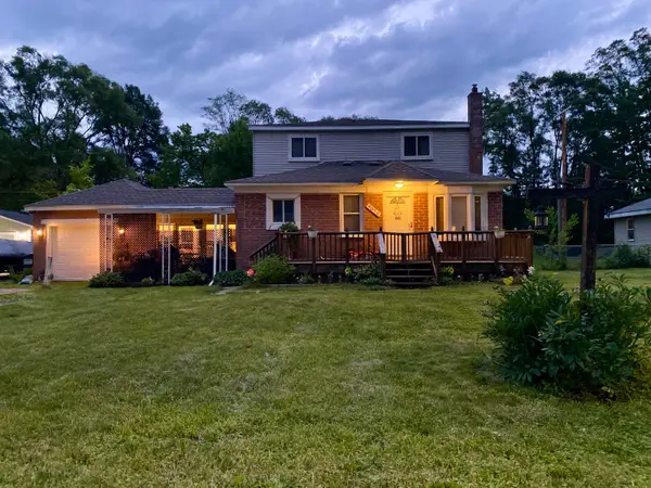 9070 Walnut Drive, Whitmore Lake, MI 48189