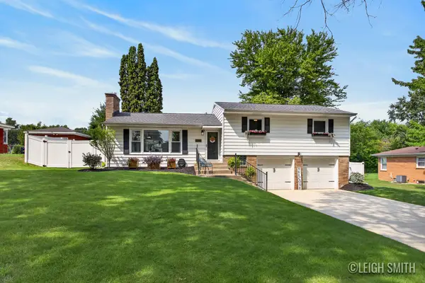 2165 Apple Avenue Nw, Grand Rapids, MI 49504