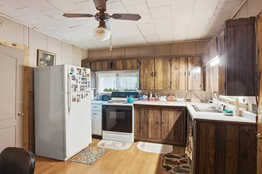 217 N Muencher Street, Howard City, MI 49329 - #3