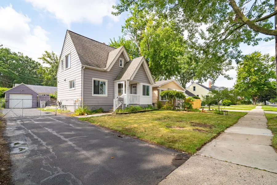 661 W Coy Avenue, Hazel Park, MI 48030 - #3