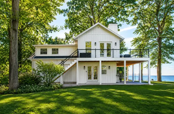 1722 Lake Michigan Drive, Fennville, MI 49408