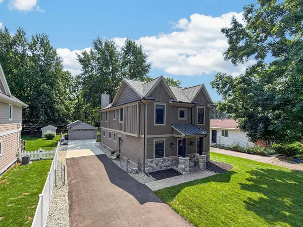 220 Red Oak Lane, Rochester Hills, MI 48307