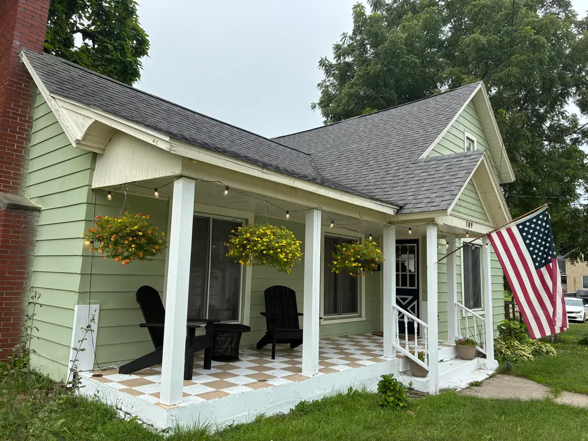 109 E Isabelle Street, Belding, MI 48809 - #1