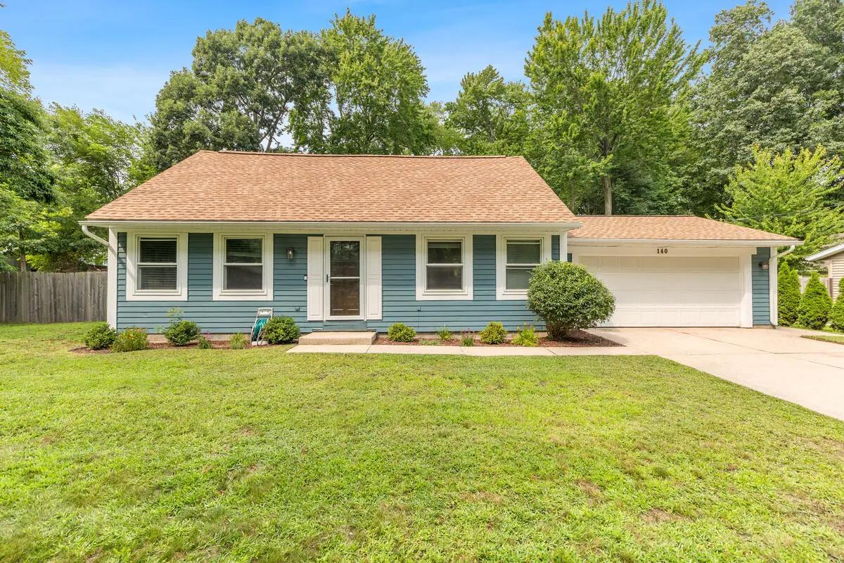 140 W Oak Street, Fruitport, MI 49415 - #1