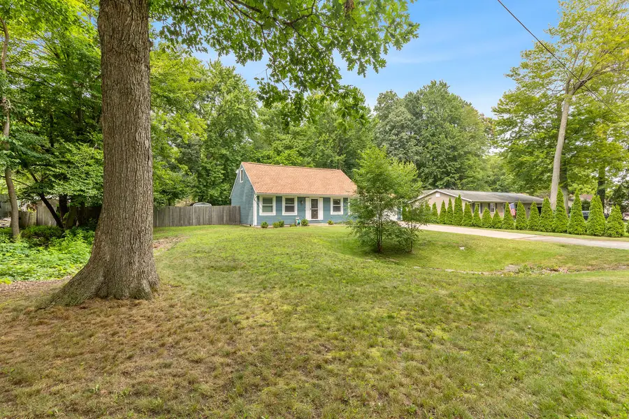 140 W Oak Street, Fruitport, MI 49415 - #2