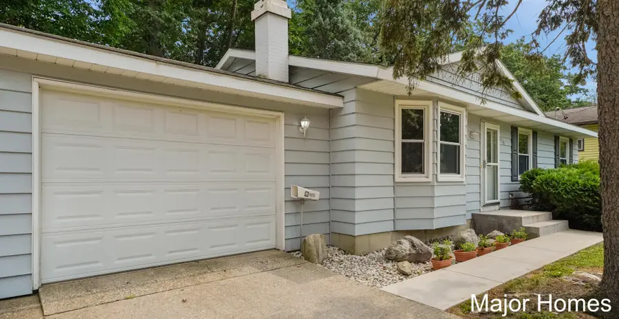 5738 Blaine Avenue Se, Kentwood, MI 49508 - #3