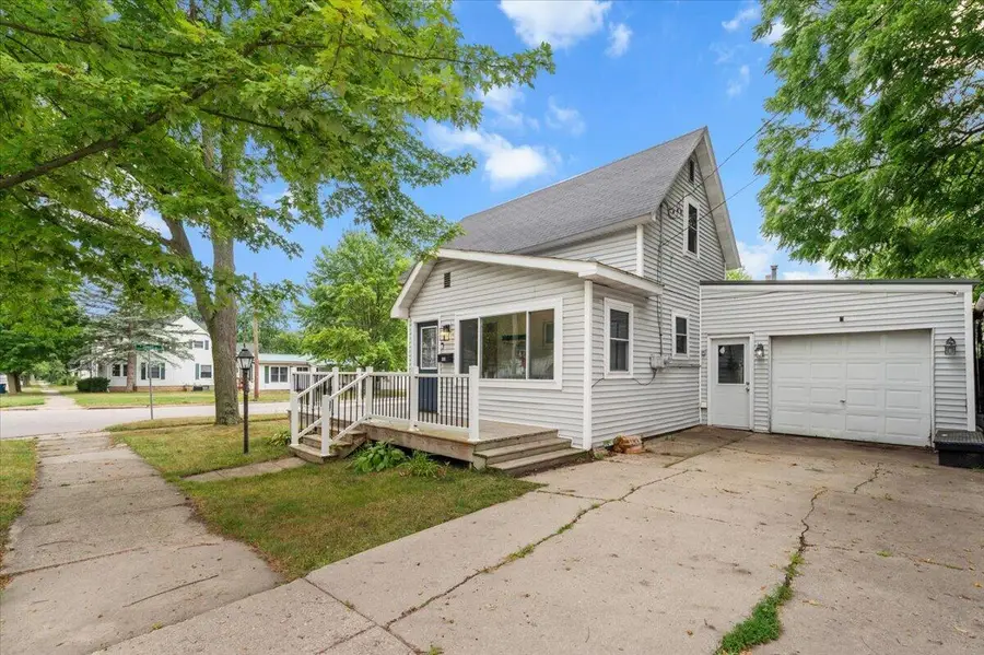 303 E Dayton Street, Fremont, MI 49412 - #2