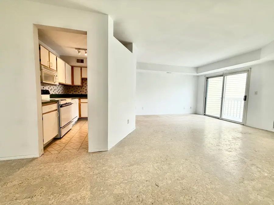 2203 S Huron Parkway S #4, Ann Arbor, MI 48104 - #2