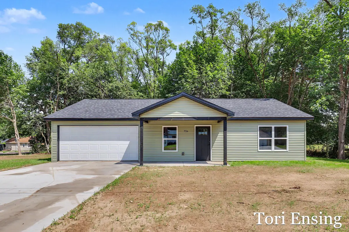 726 N Burgess Street, Greenville, MI 48838 - #1