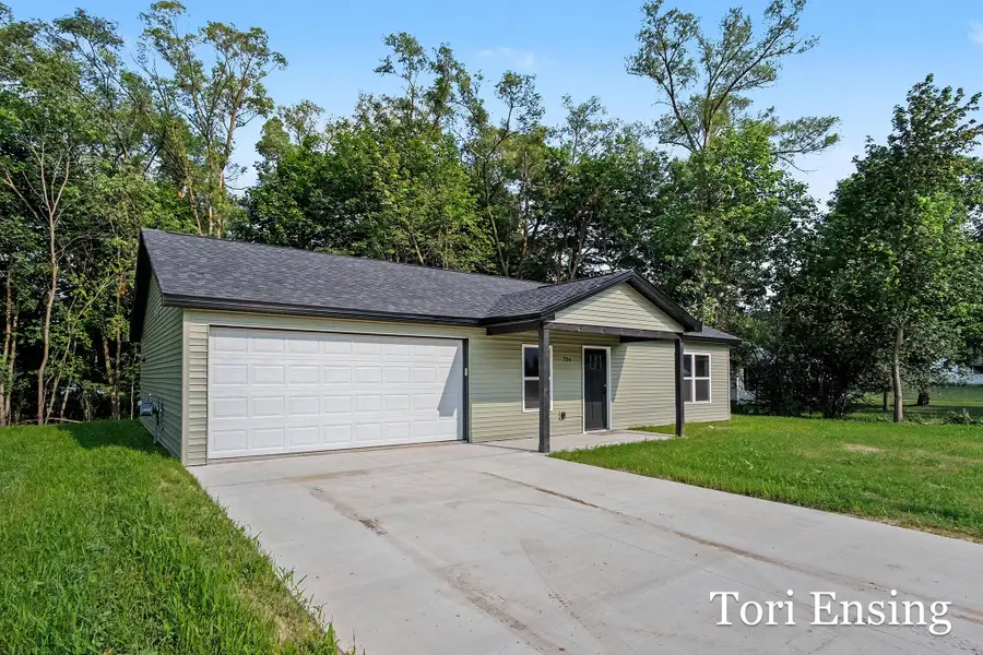 726 N Burgess Street, Greenville, MI 48838 - #2
