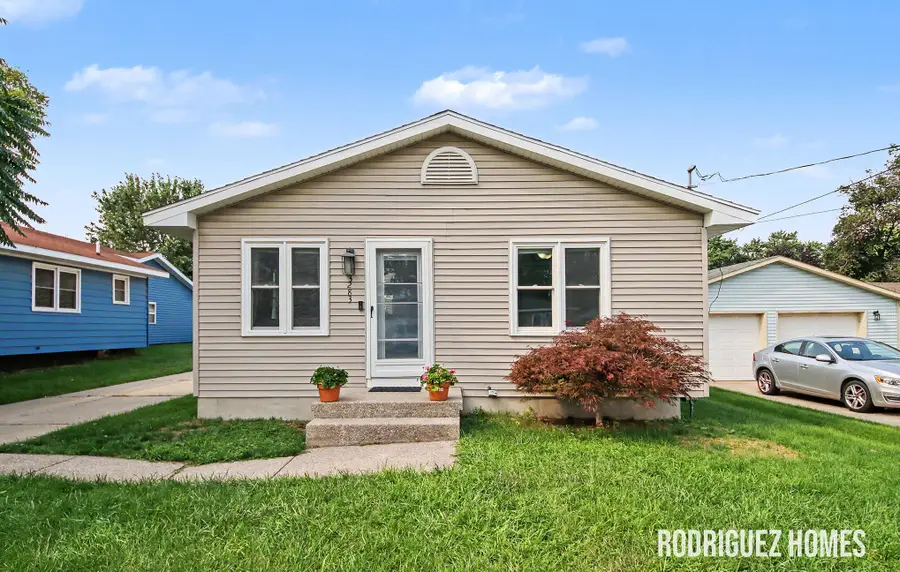 3283 Larue Street Sw, Grandville, MI 49418 - #3