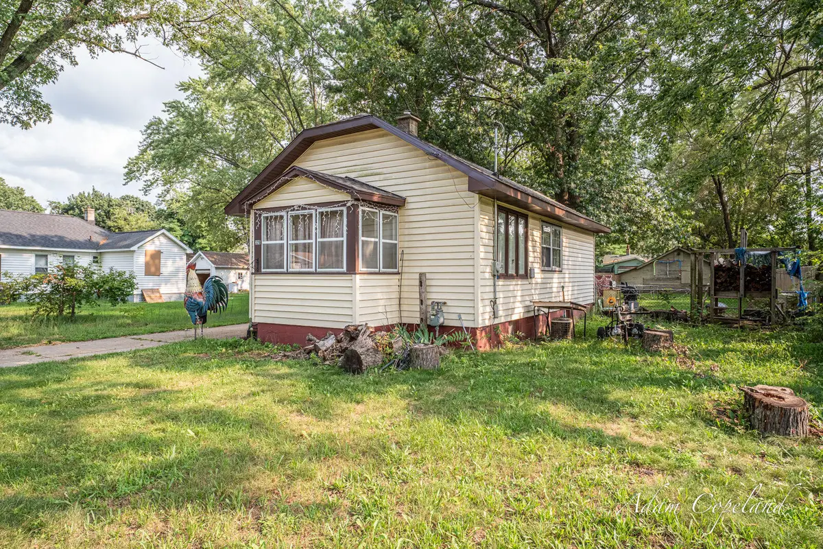 326 43rd Street Se, Kentwood, MI 49548 - #1