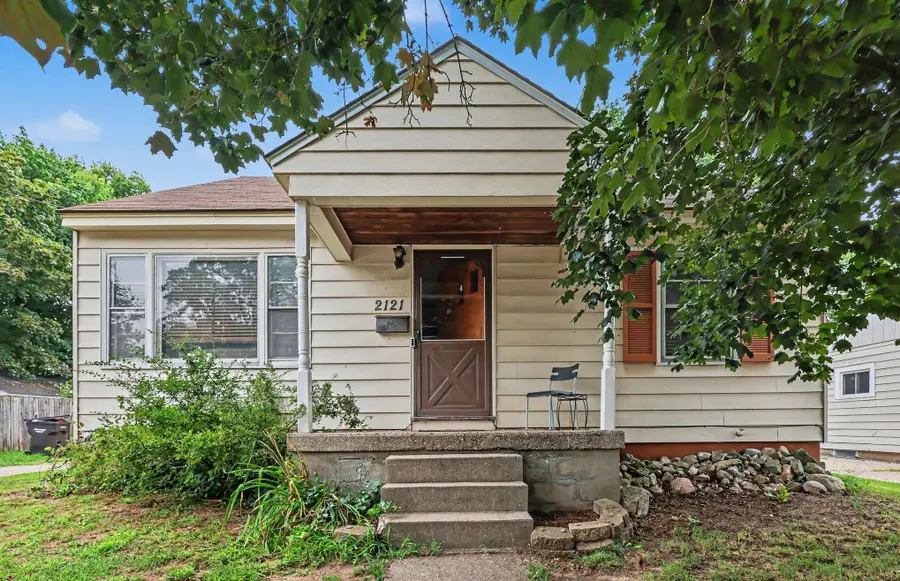 2121 Collingwood Avenue Sw, Wyoming, MI 49519 - #2