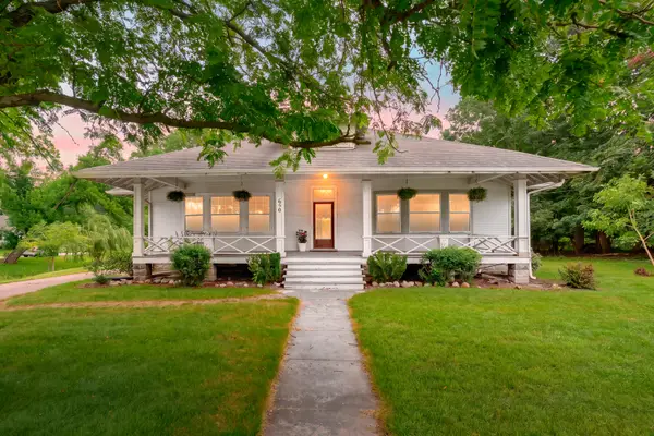 650 N Kalamazoo Street, Paw Paw, MI 49079