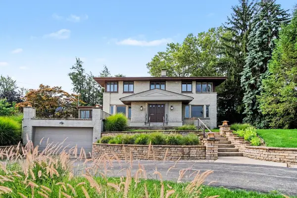 2318 Lake Drive Se, East Grand Rapids, MI 49506