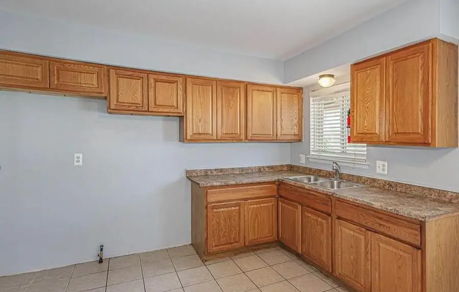 13490 Charlotte Avenue, Warren, MI 48089 - #2