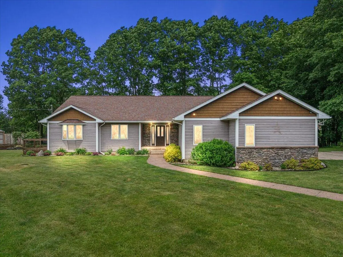 805 W Moore Road, Grant, MI 49327 - #1