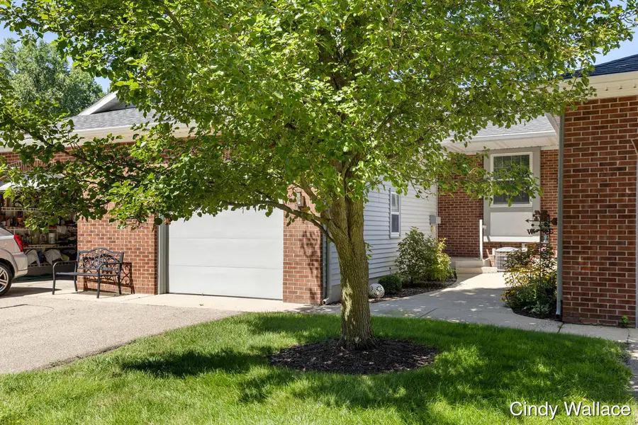 161 Laurelwood Court Sw #98, Grand Rapids, MI 49548 - #2