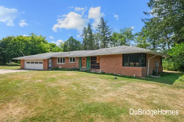 311 Honey Creek Avenue Se, Ada, MI 49301