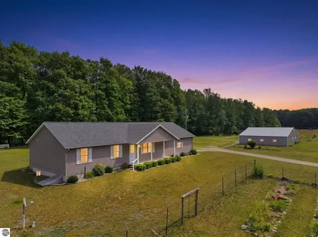 275 S 35 Road, Cadillac, MI 49601 - #1