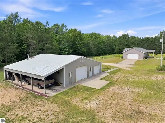 275 S 35 Road, Cadillac, MI 49601 - #3
