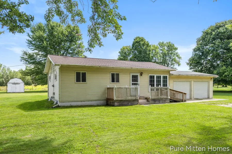 6118 N Hawley Highway, Belding, MI 48809 - #2
