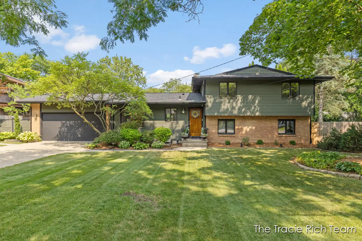 2184 Woodcliff Avenue Se, Grand Rapids, MI 49546 - #1