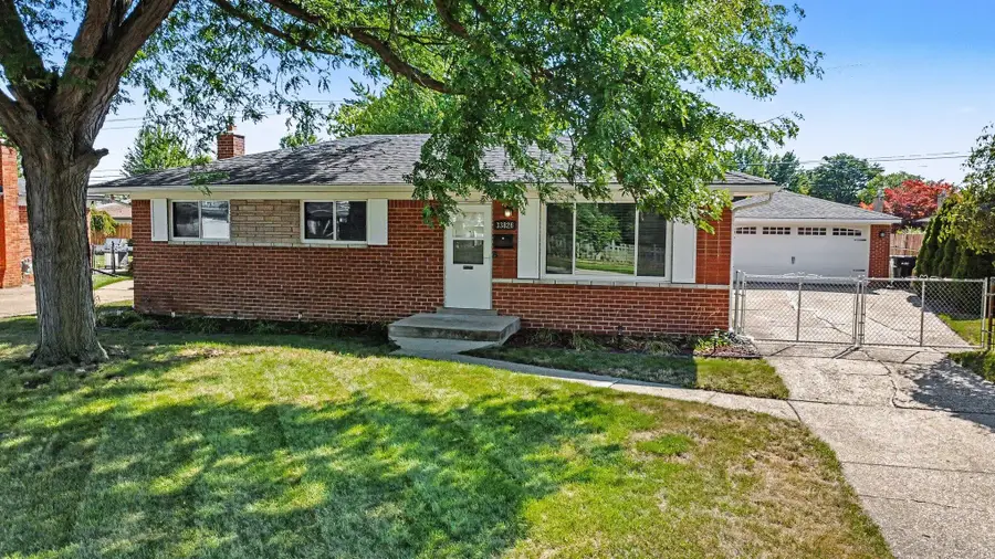 33826 Brookshire Drive, Sterling Heights, MI 48312 - #2