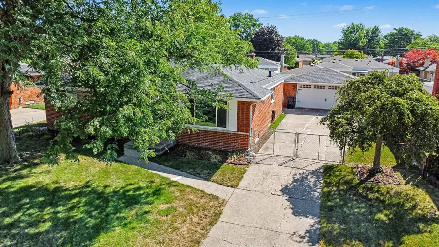 33826 Brookshire Drive, Sterling Heights, MI 48312 - #3