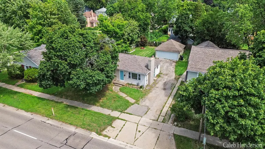 2712 Byron Center Avenue Sw, Wyoming, MI 49519 - #2